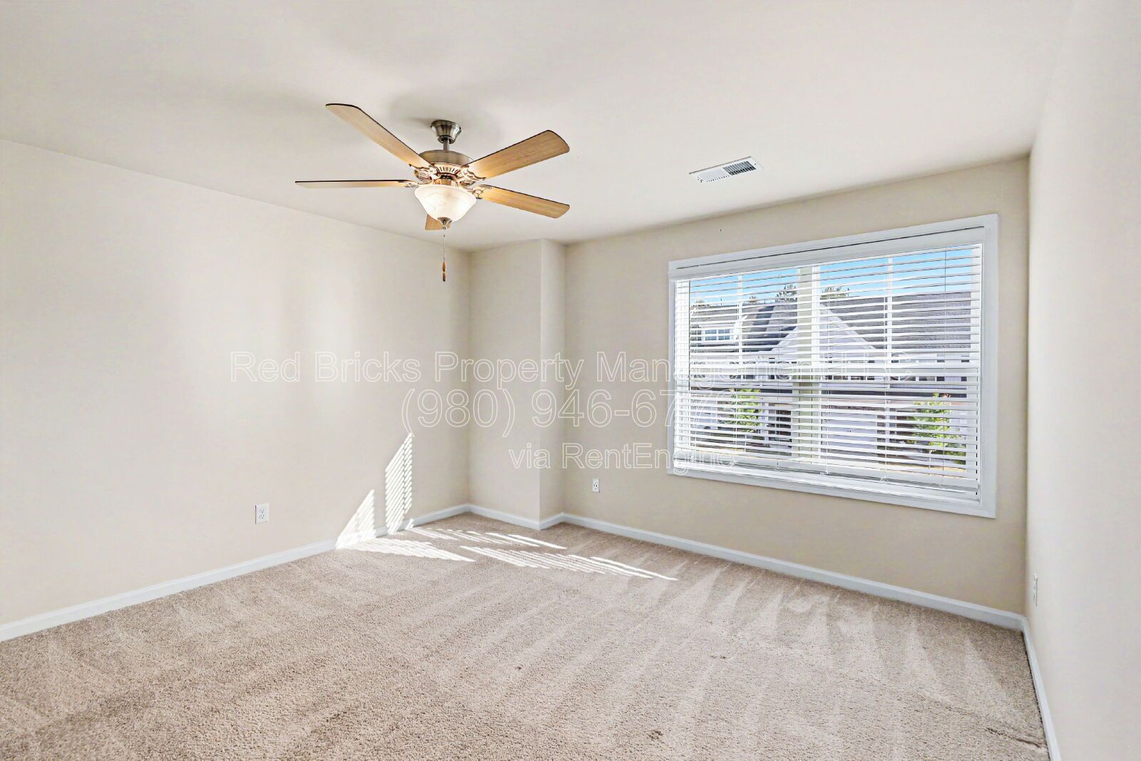 Beautiful 2-Story Townhome in Sherrills Ford! property image