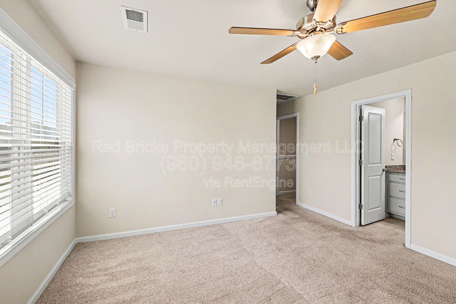Beautiful 2-Story Townhome in Sherrills Ford! property image