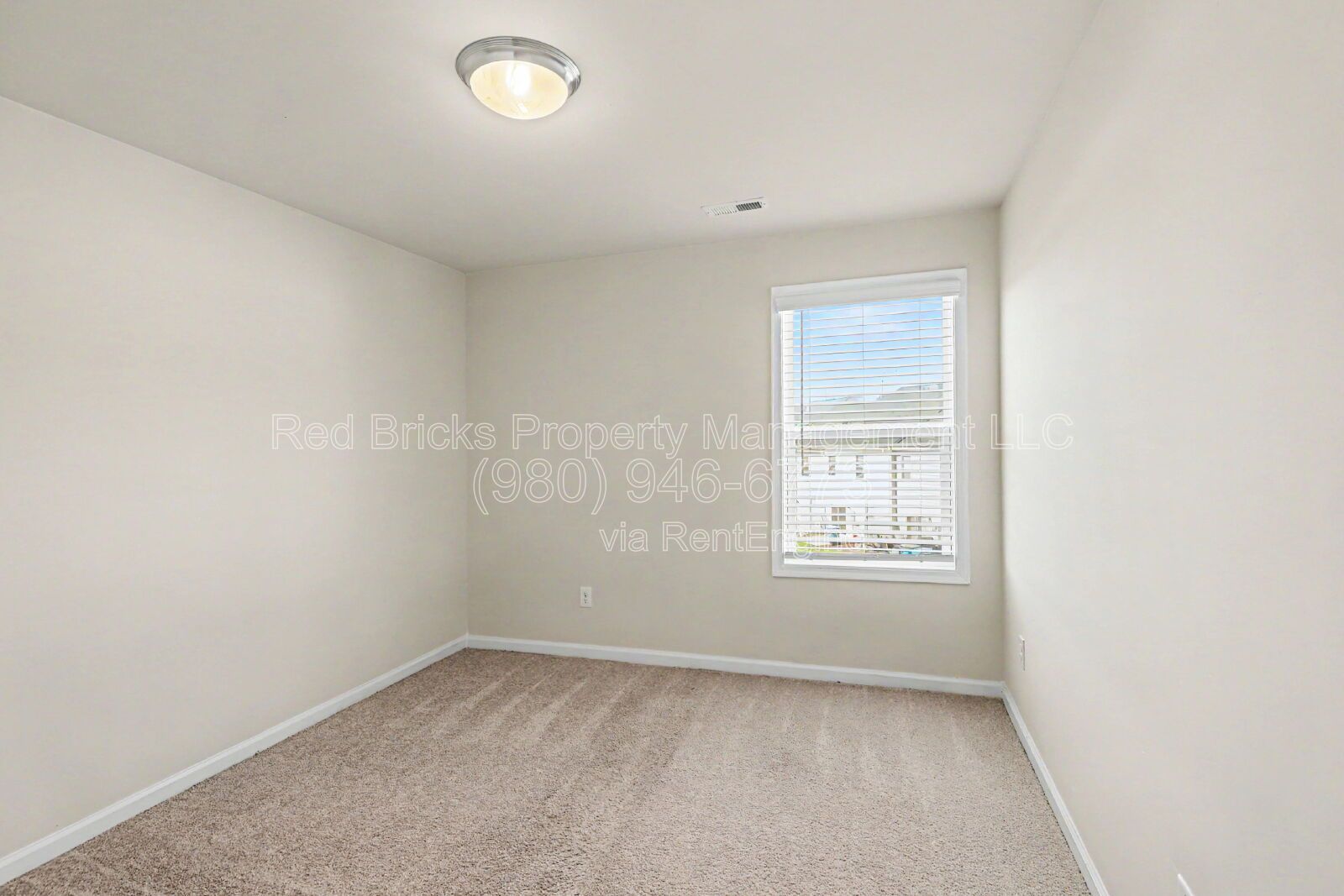 Beautiful 2-Story Townhome in Sherrills Ford! property image
