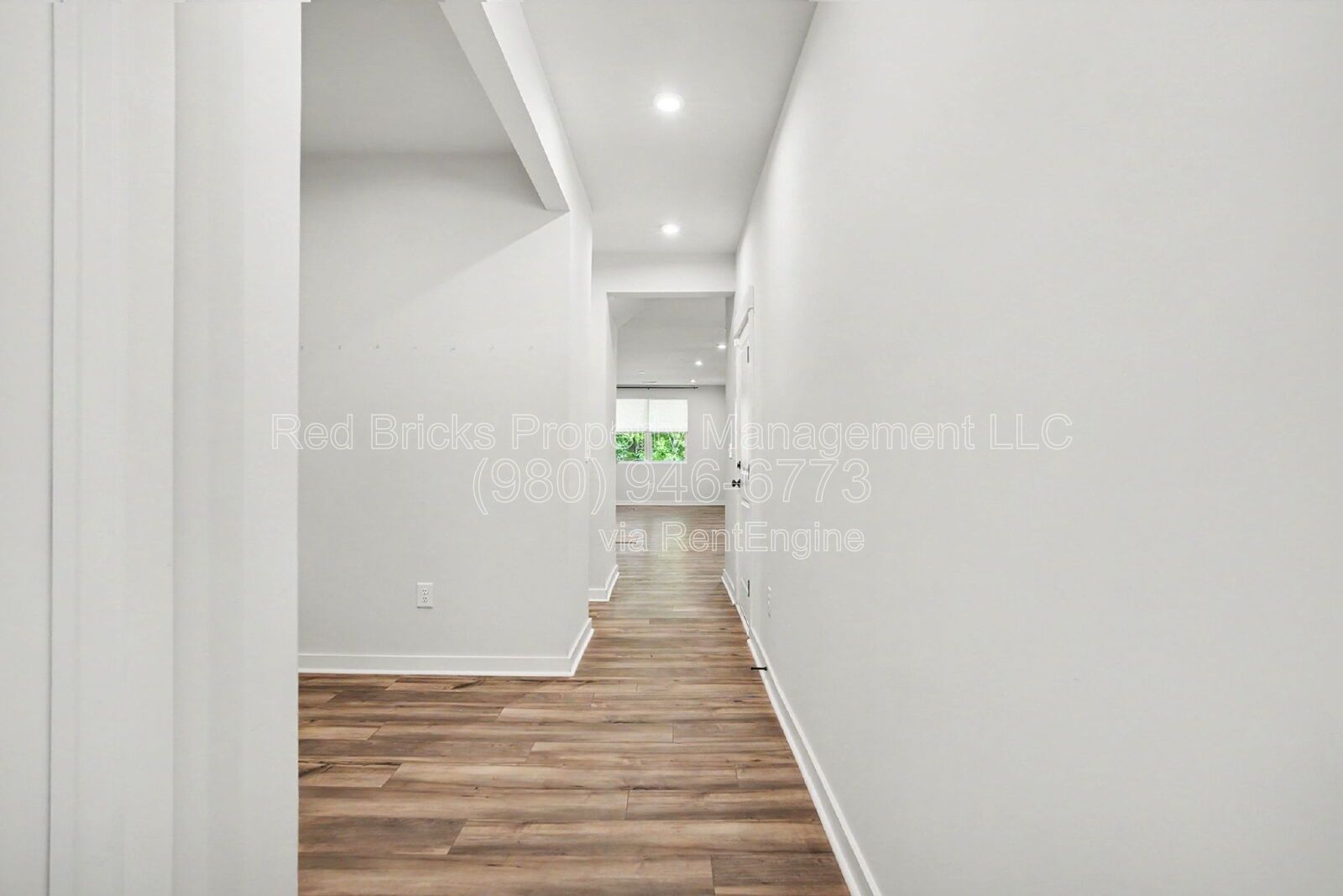 Beautiful 3-Story Townhome Near Davis Lake! property image