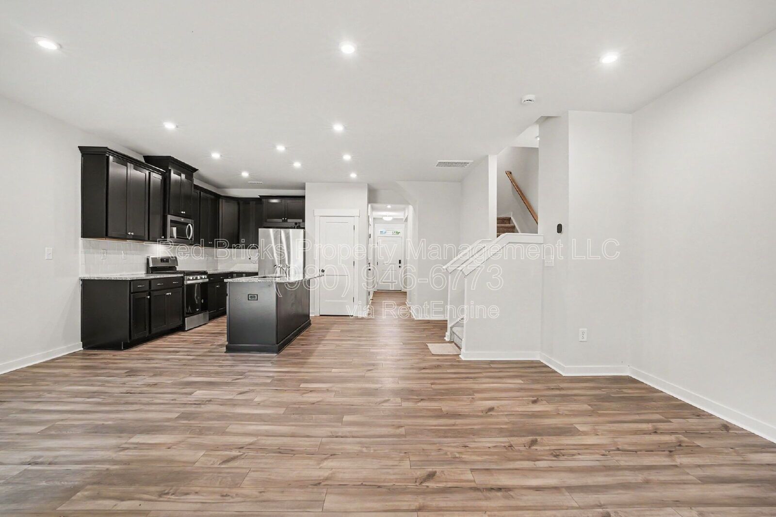 Beautiful 3-Story Townhome Near Davis Lake! property image