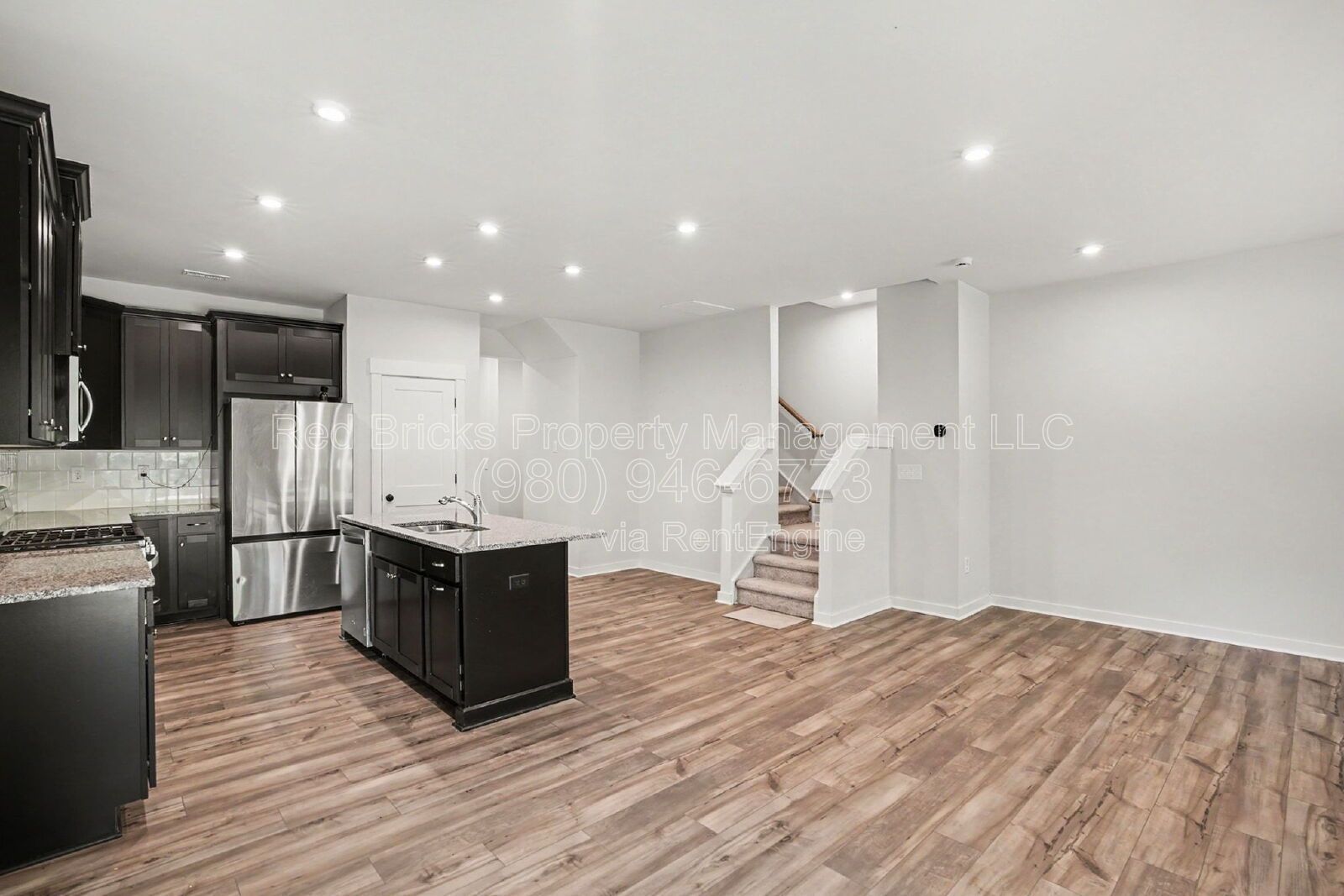 Beautiful 3-Story Townhome Near Davis Lake! property image