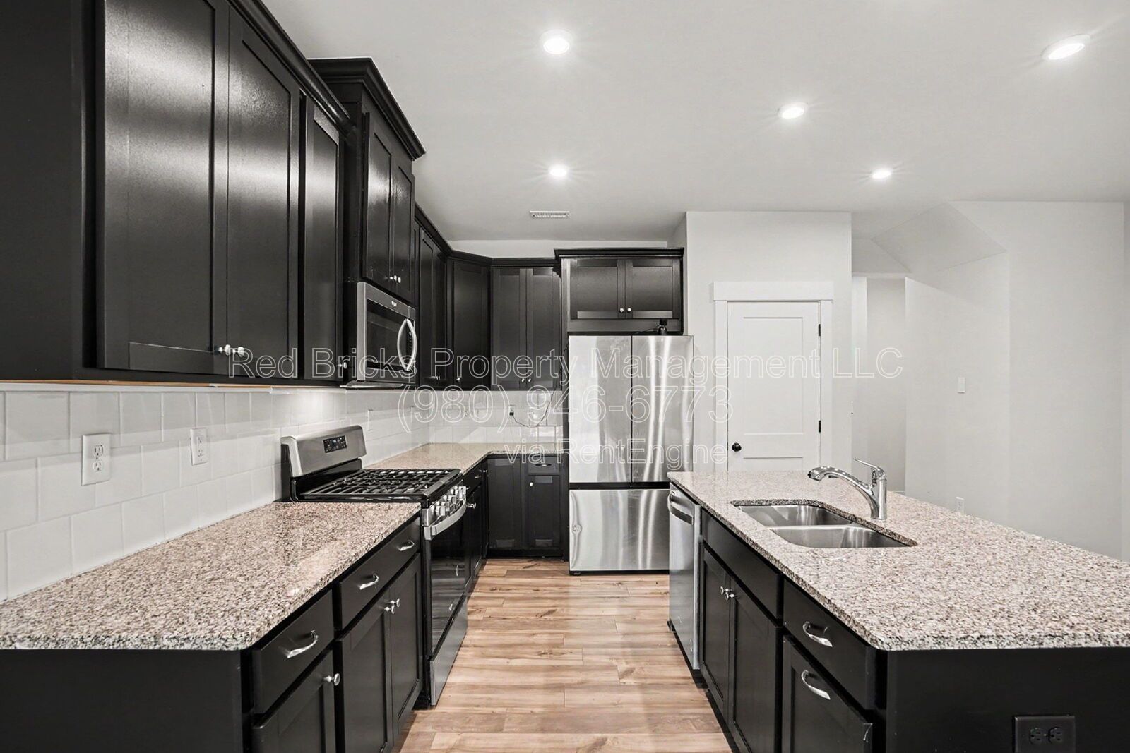 Beautiful 3-Story Townhome Near Davis Lake! property image