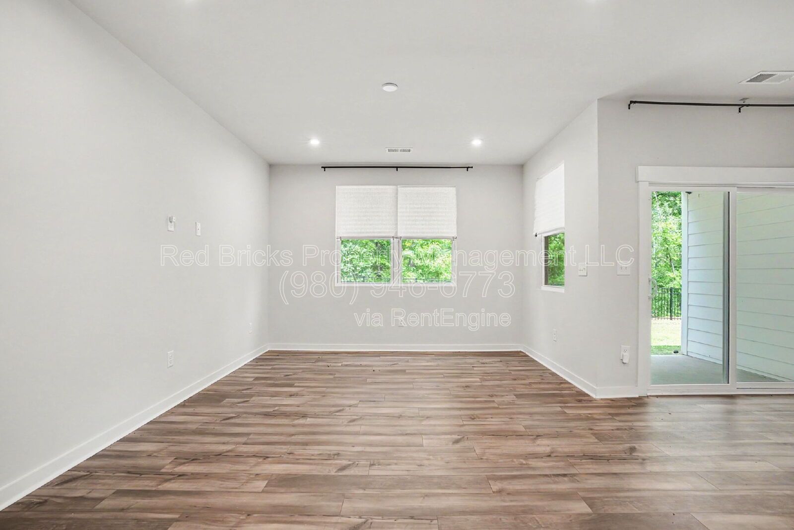 Beautiful 3-Story Townhome Near Davis Lake! property image