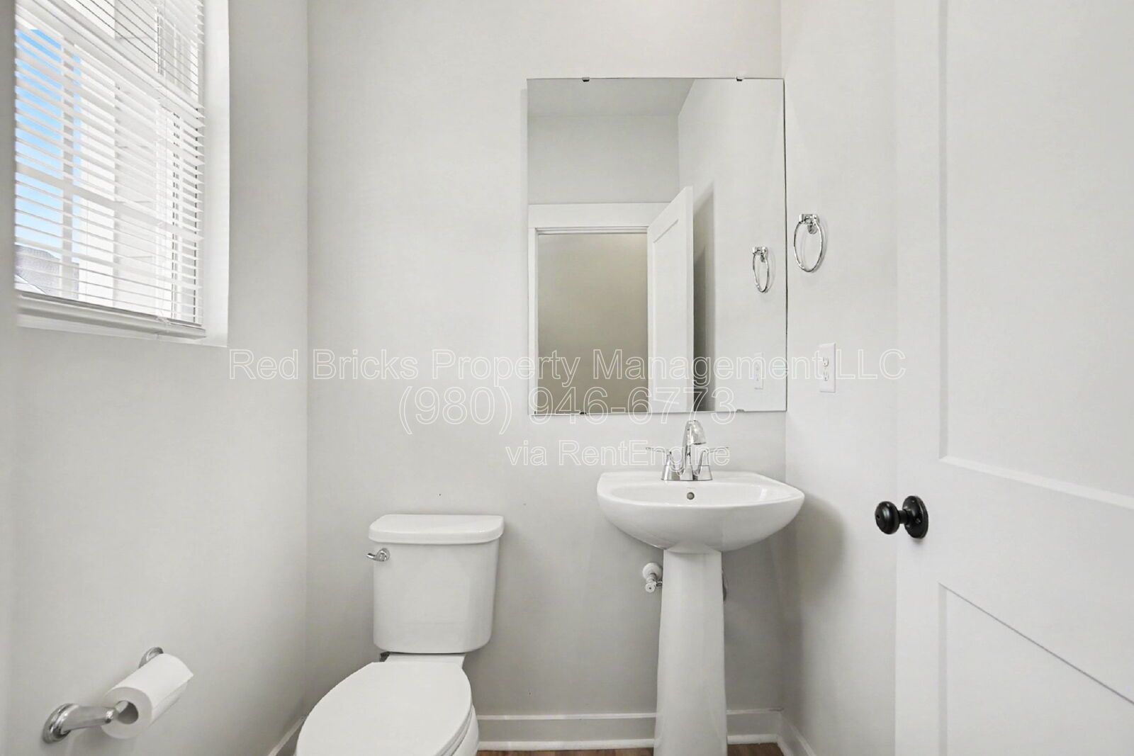 Beautiful 3-Story Townhome Near Davis Lake! property image