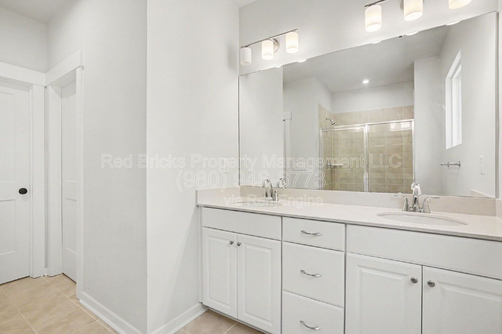 Beautiful 3-Story Townhome Near Davis Lake! property image