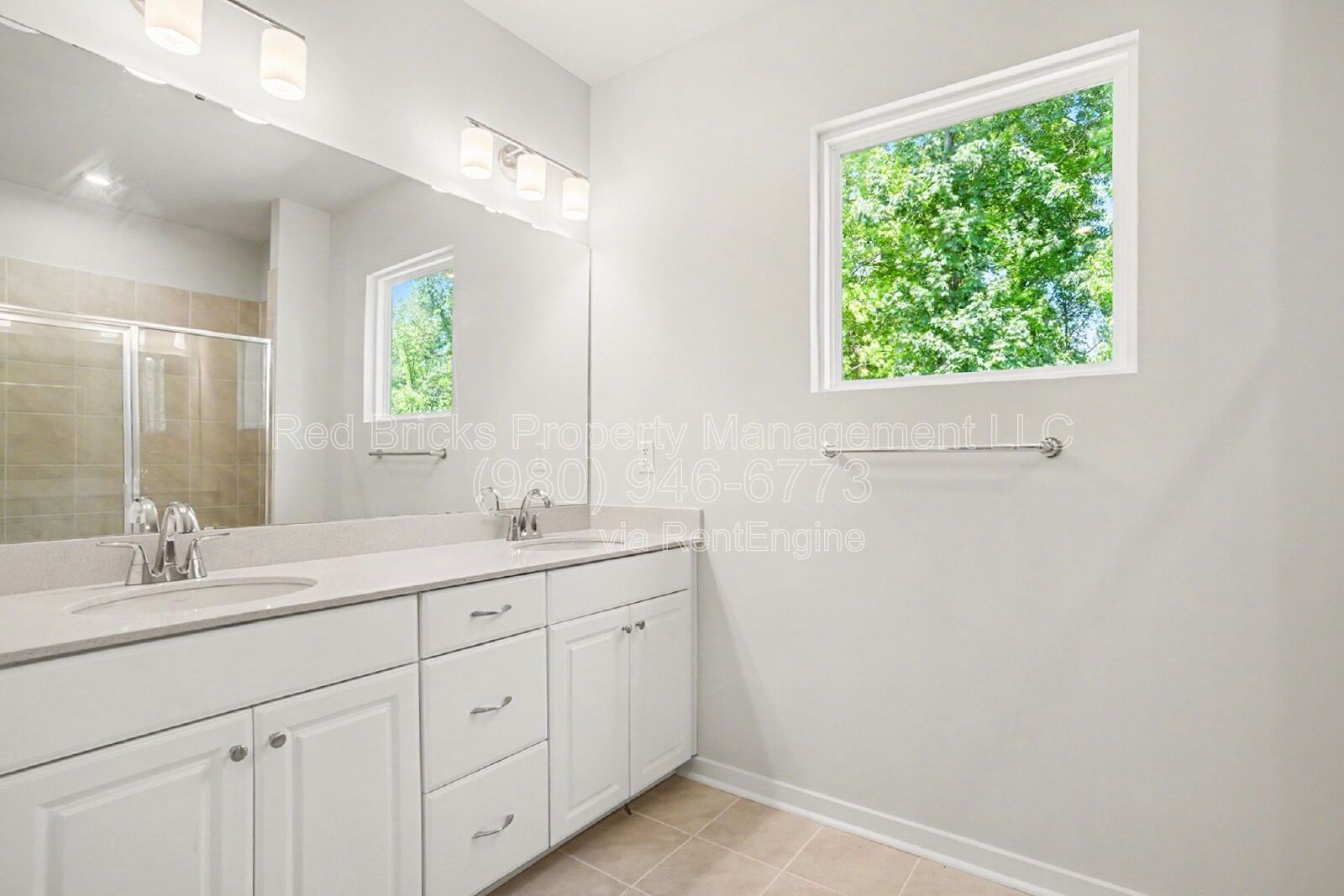 Beautiful 3-Story Townhome Near Davis Lake! property image