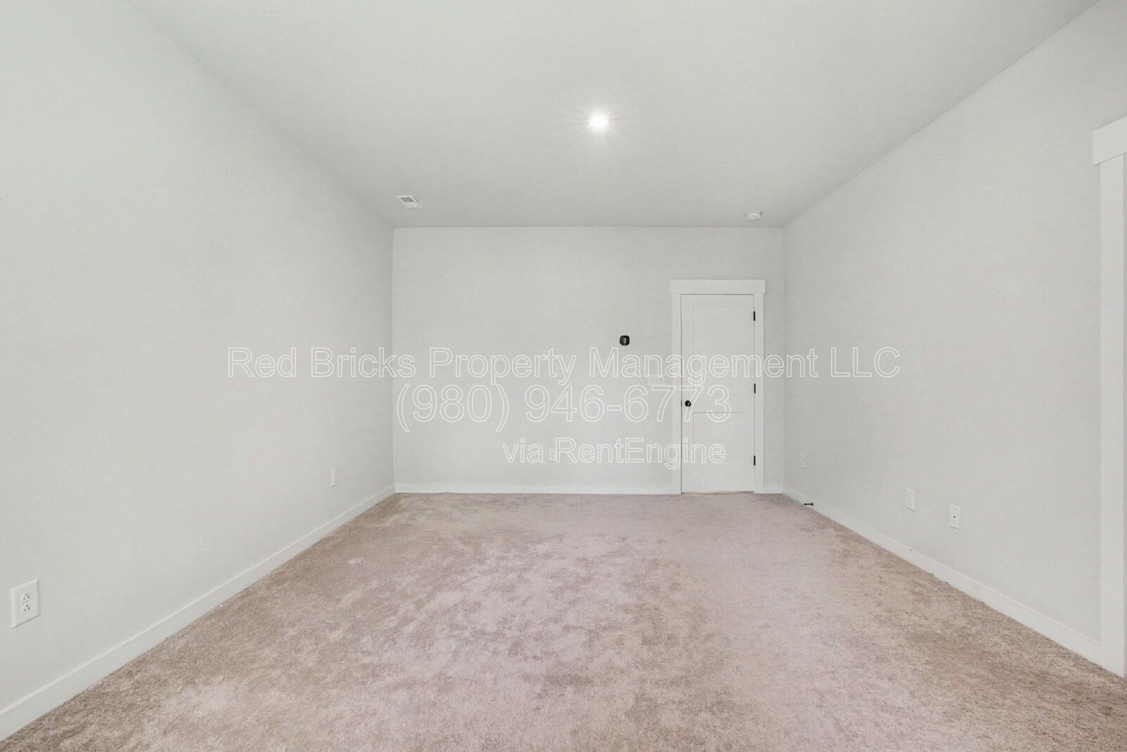 Beautiful 3-Story Townhome Near Davis Lake! property image