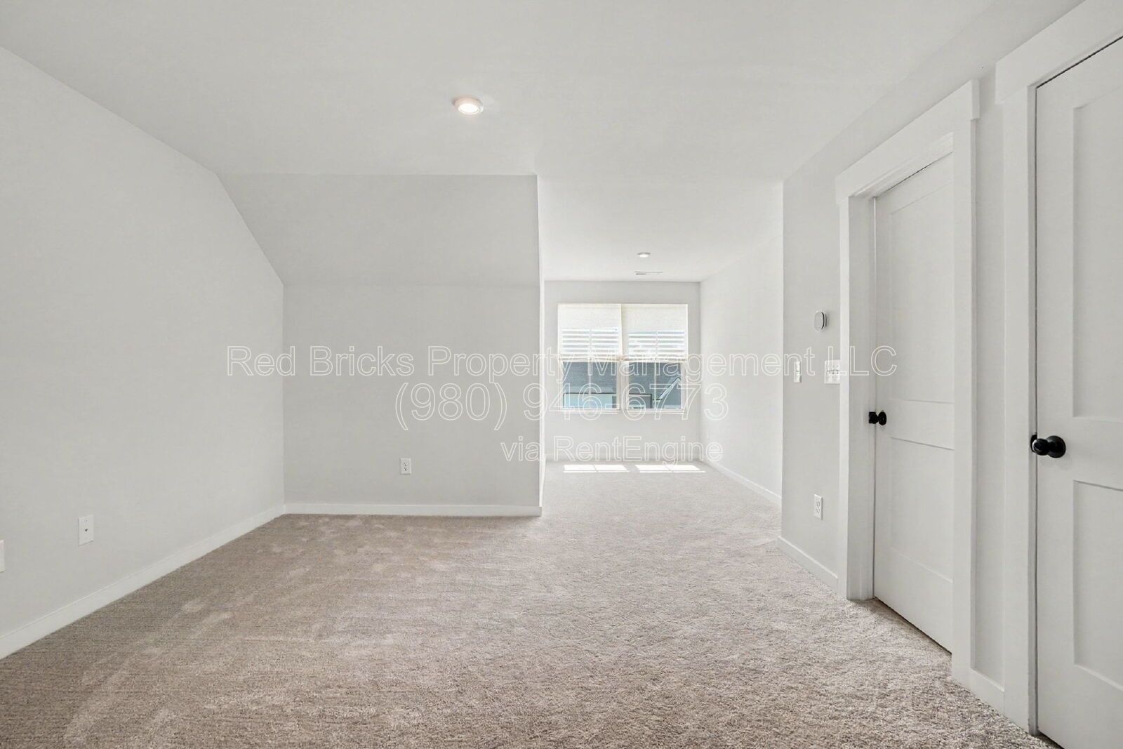 Beautiful 3-Story Townhome Near Davis Lake! property image