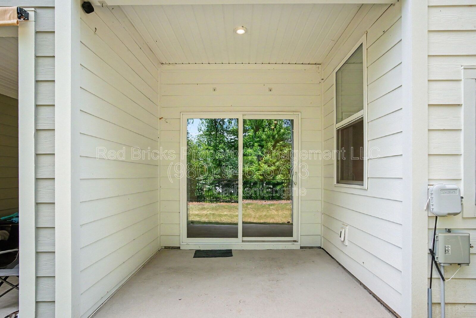 Beautiful 3-Story Townhome Near Davis Lake! property image