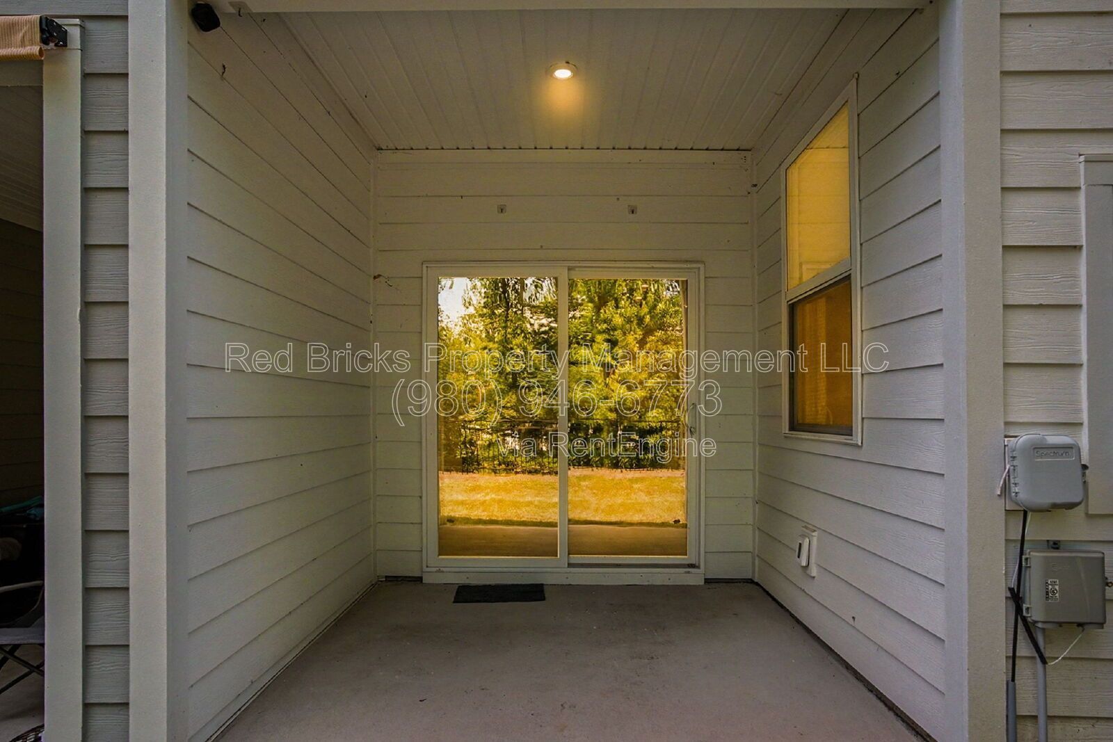 Beautiful 3-Story Townhome Near Davis Lake! property image