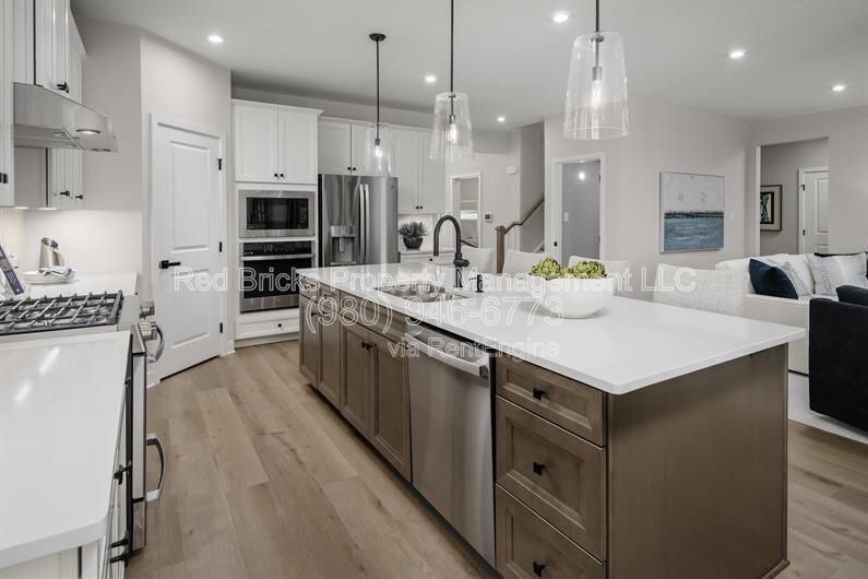 Like-New 5BR Home in Cottage Green – Available July 1st! property image