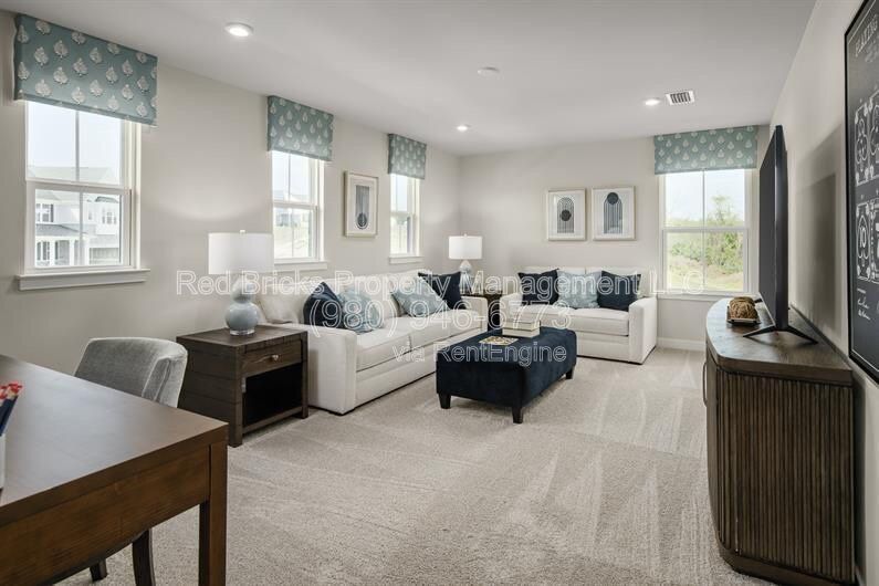 Like-New 5BR Home in Cottage Green – Available July 1st! property image