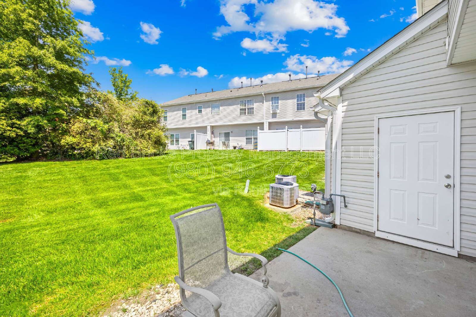 Stylish End-Unit Townhome Near Uptown – Available June 16! property image