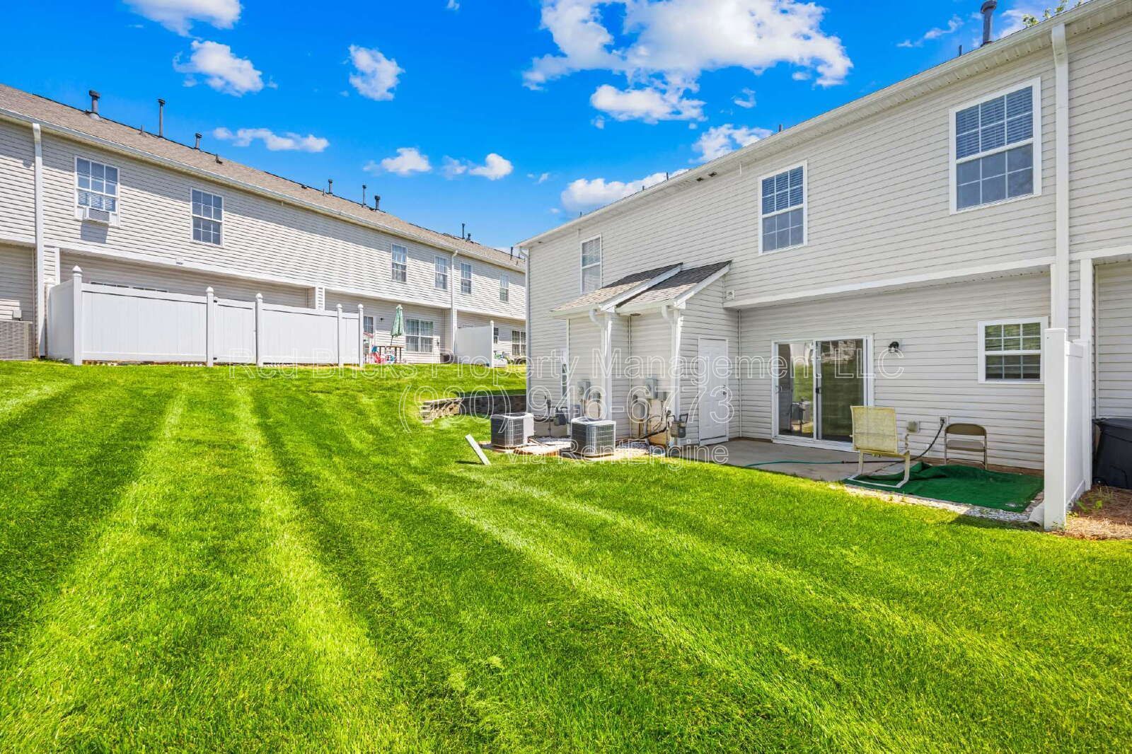 Stylish End-Unit Townhome Near Uptown – Available June 16! property image