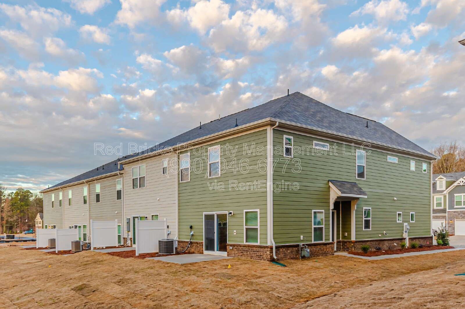 Like-New End-Unit Townhome | 3BR, 2-Car Garage | Available May 15 property image