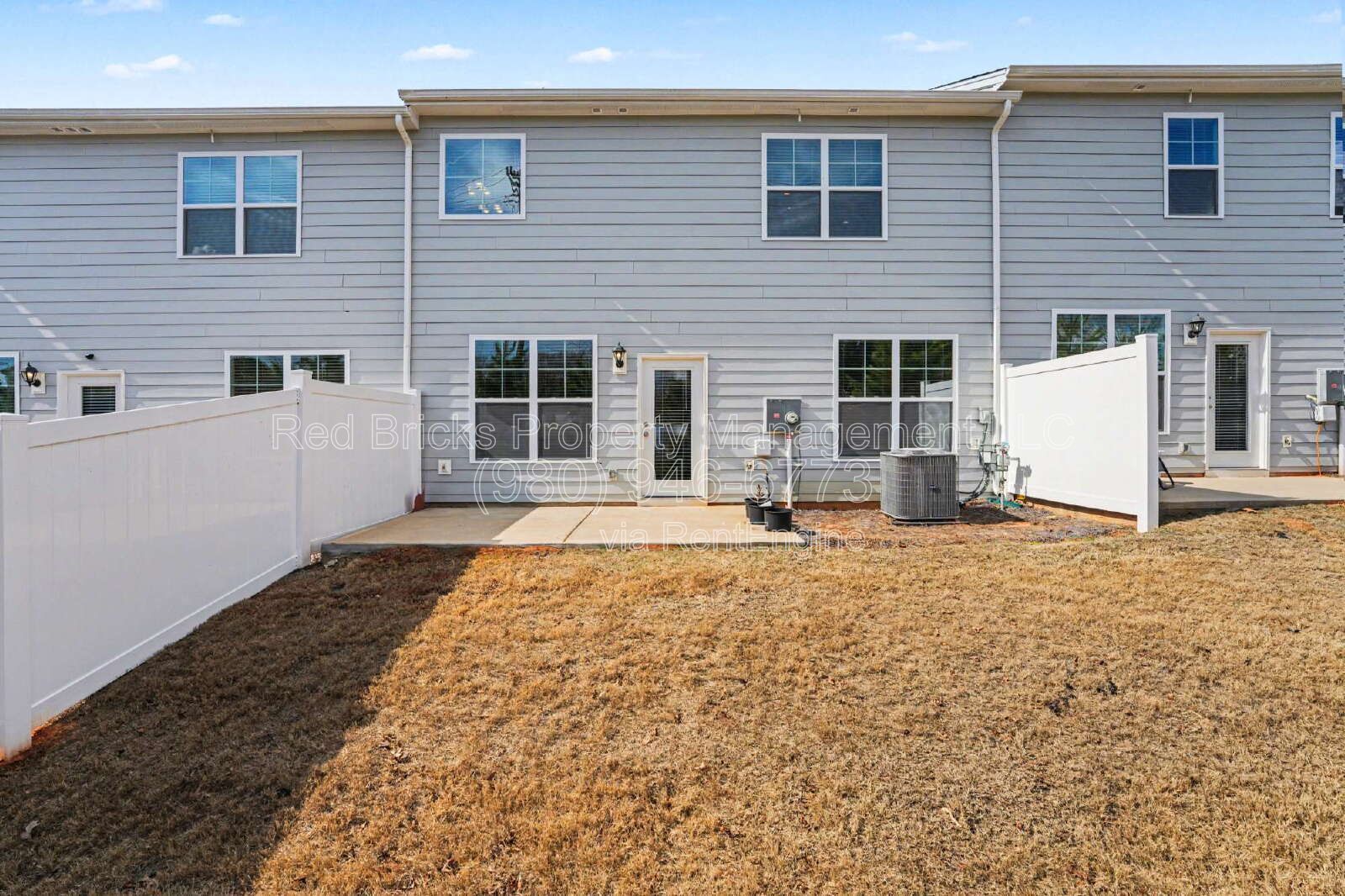 Like-New 4BR Townhome in Blackstone Bay – Available Now! property image