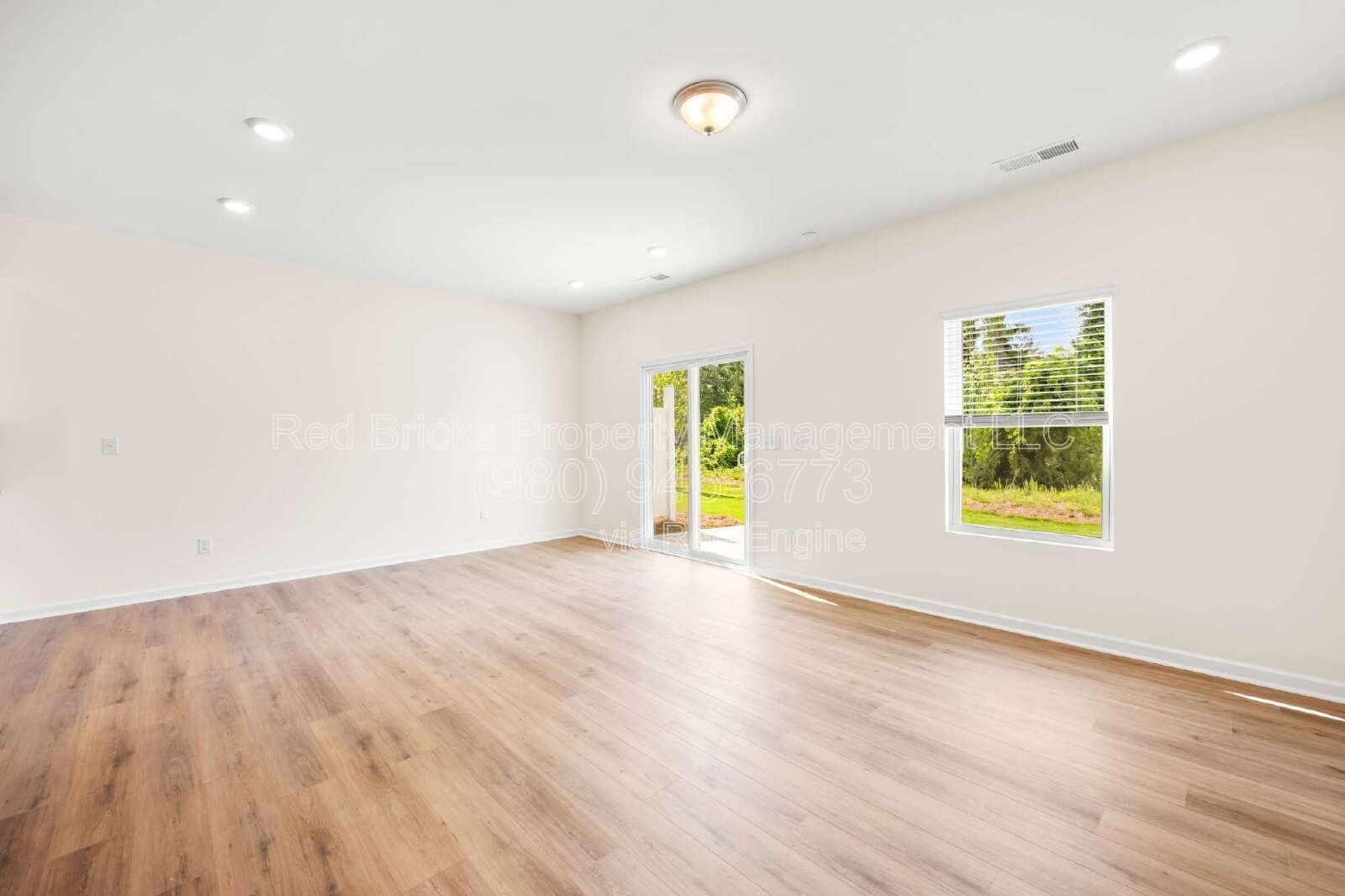 Modern Like-New 3BR Townhome in Secrest Landing! property image