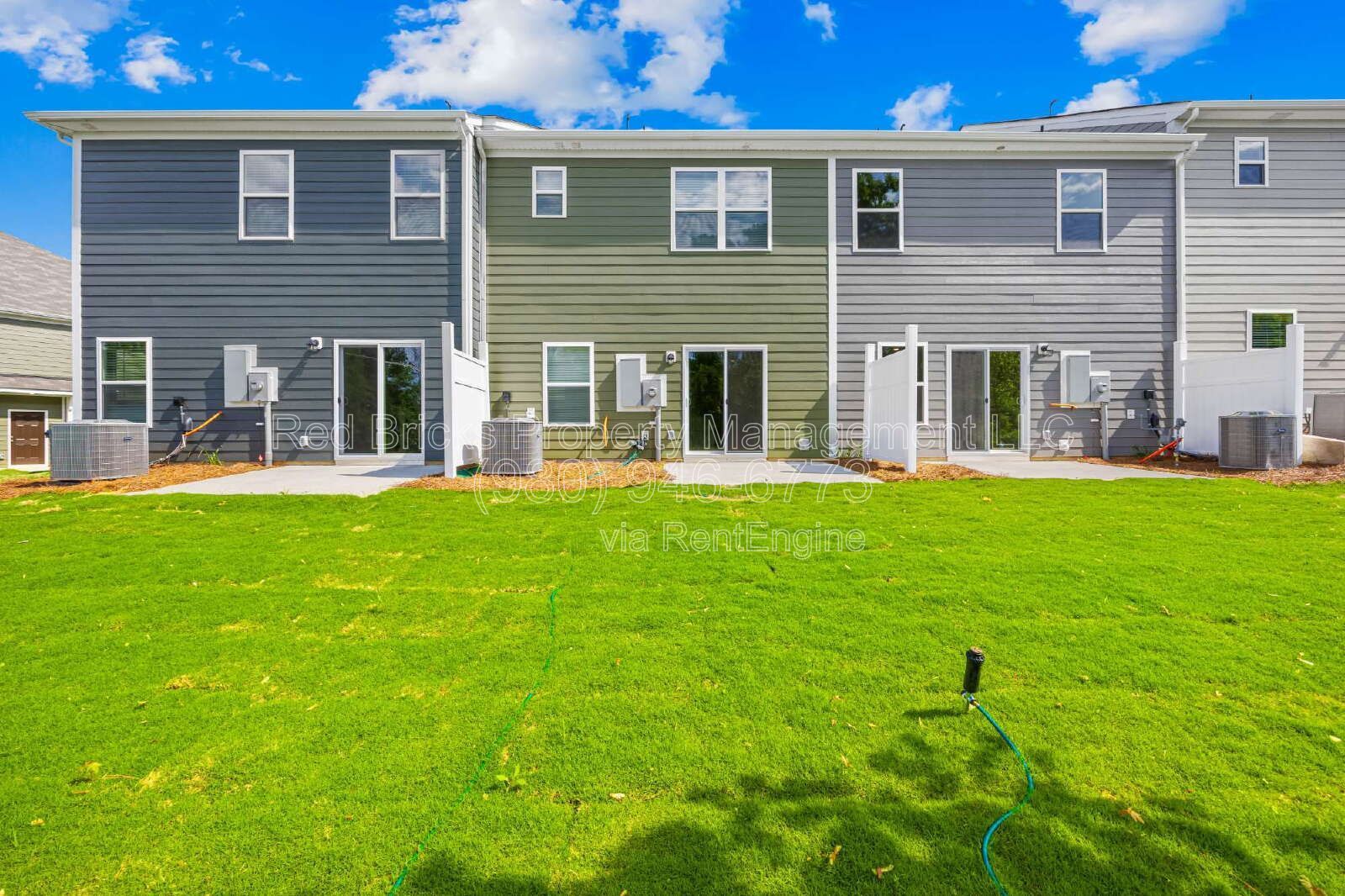 Modern Like-New 3BR Townhome in Secrest Landing! property image