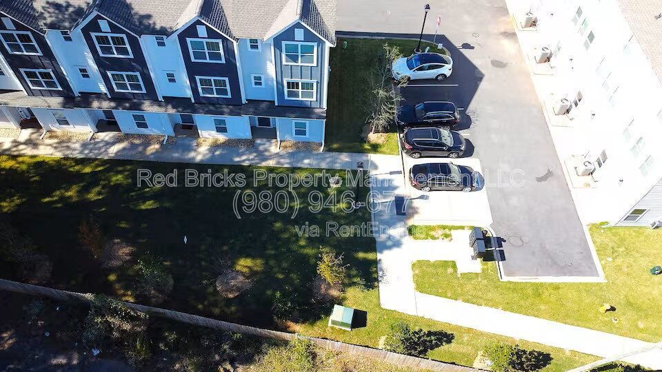 Modern 3-Story End Unit Near Uptown – Like New & Move-In Ready! property image