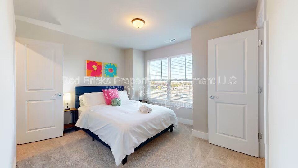 Modern 3-Story End Unit Near Uptown – Like New & Move-In Ready! property image