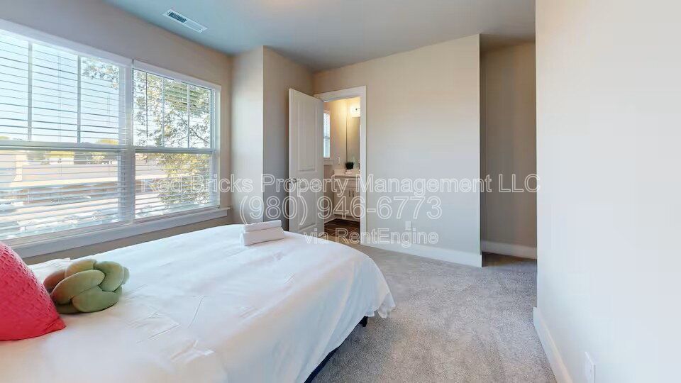 Modern 3-Story End Unit Near Uptown – Like New & Move-In Ready! property image