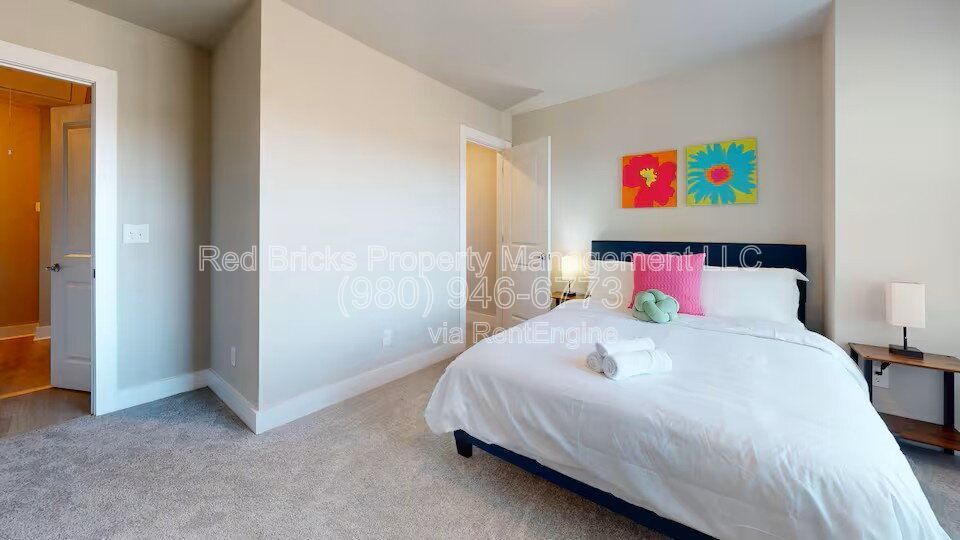 Modern 3-Story End Unit Near Uptown – Like New & Move-In Ready! property image