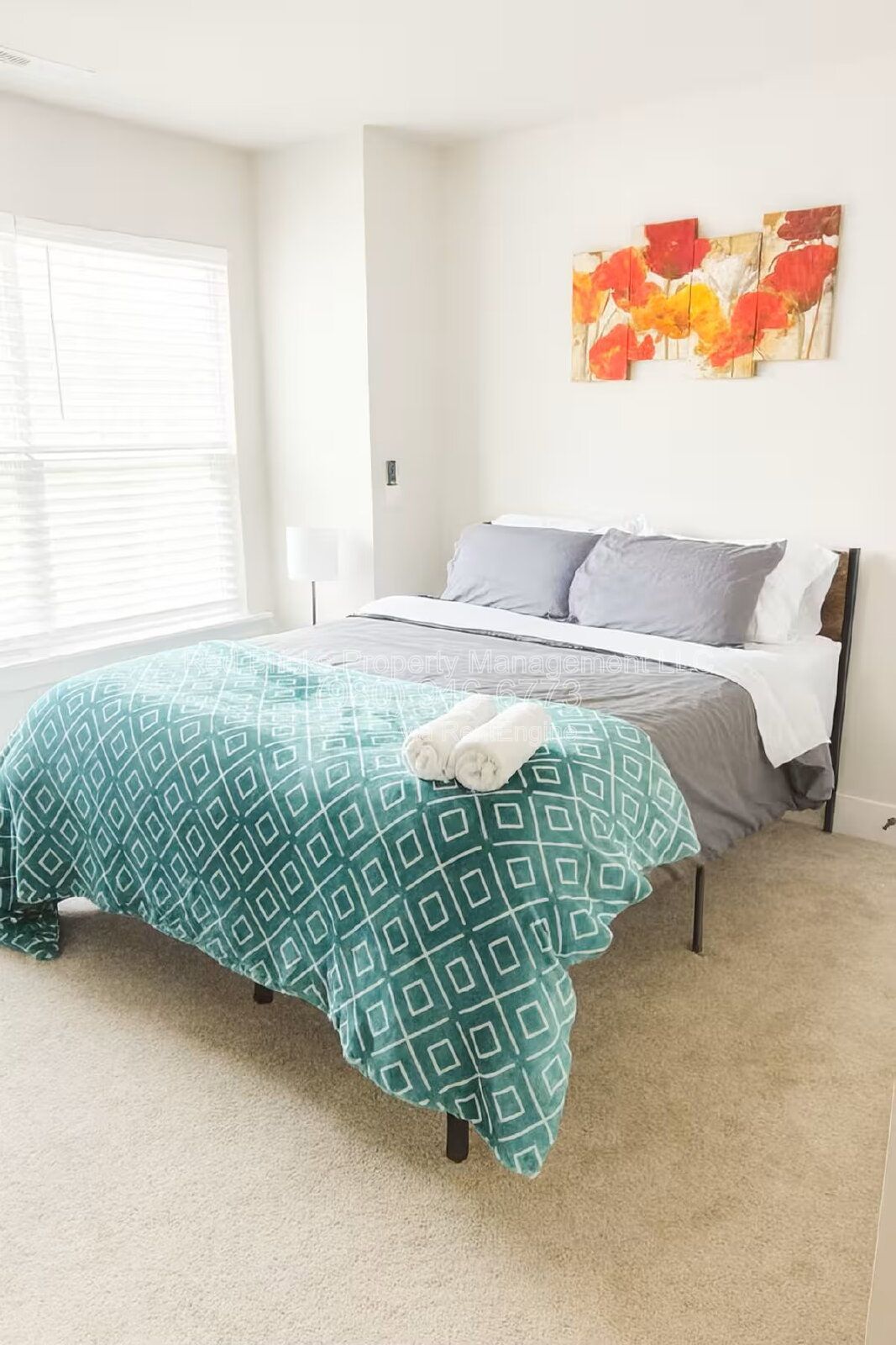 Like-New 3-Story End-Unit Townhome Near Uptown – Modern Living, Prime Location! property image