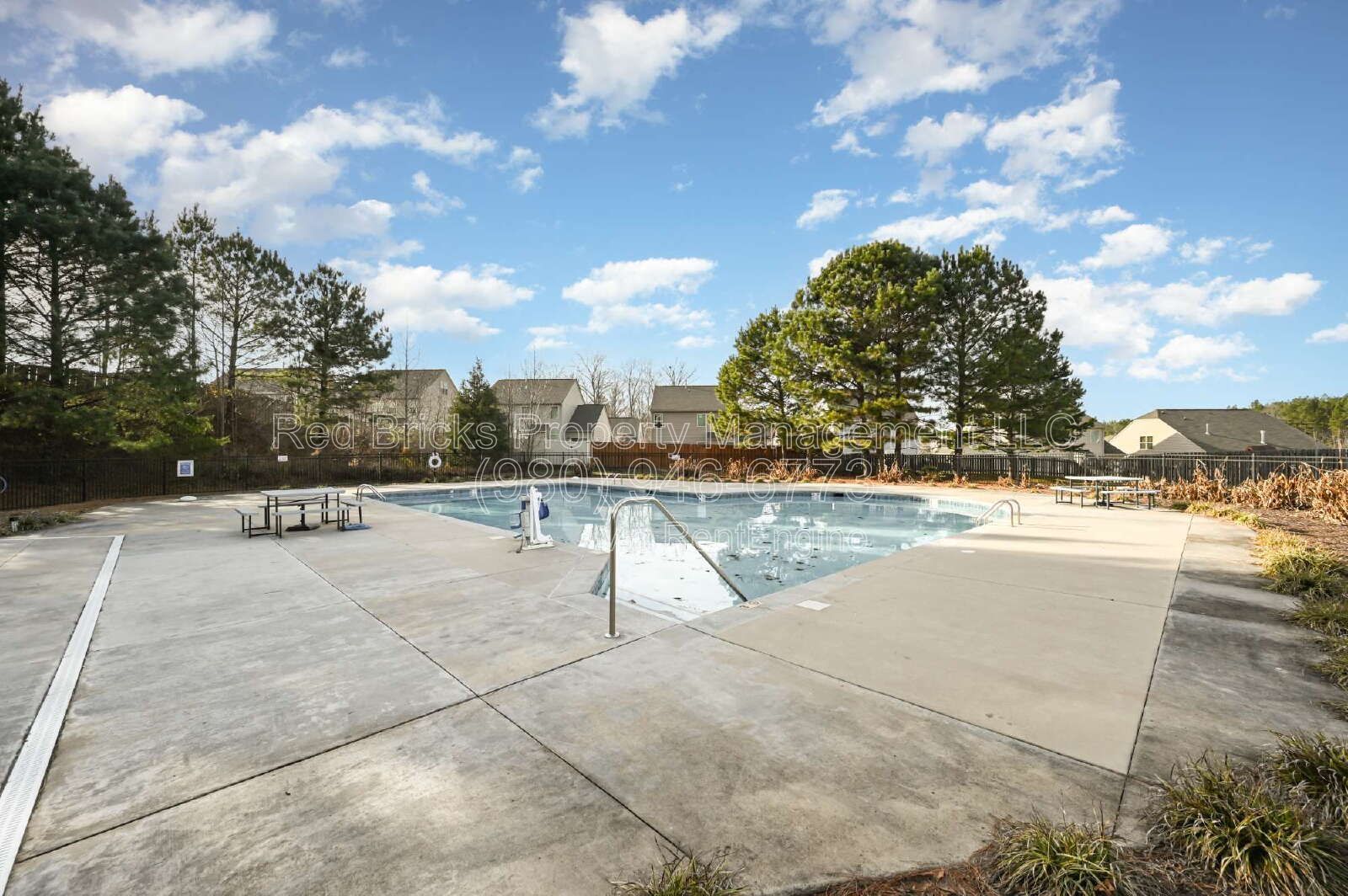 Like-New 4BR Home with Fire Pit in Dutchmans Ridge! property image