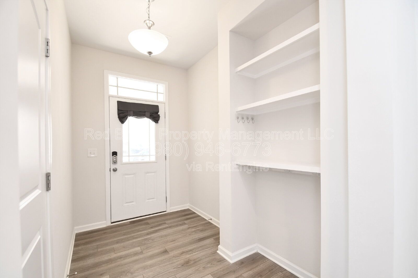 Like-New 2-Story Townhome Near UNCC – Prime Location & Modern Comfort! property image