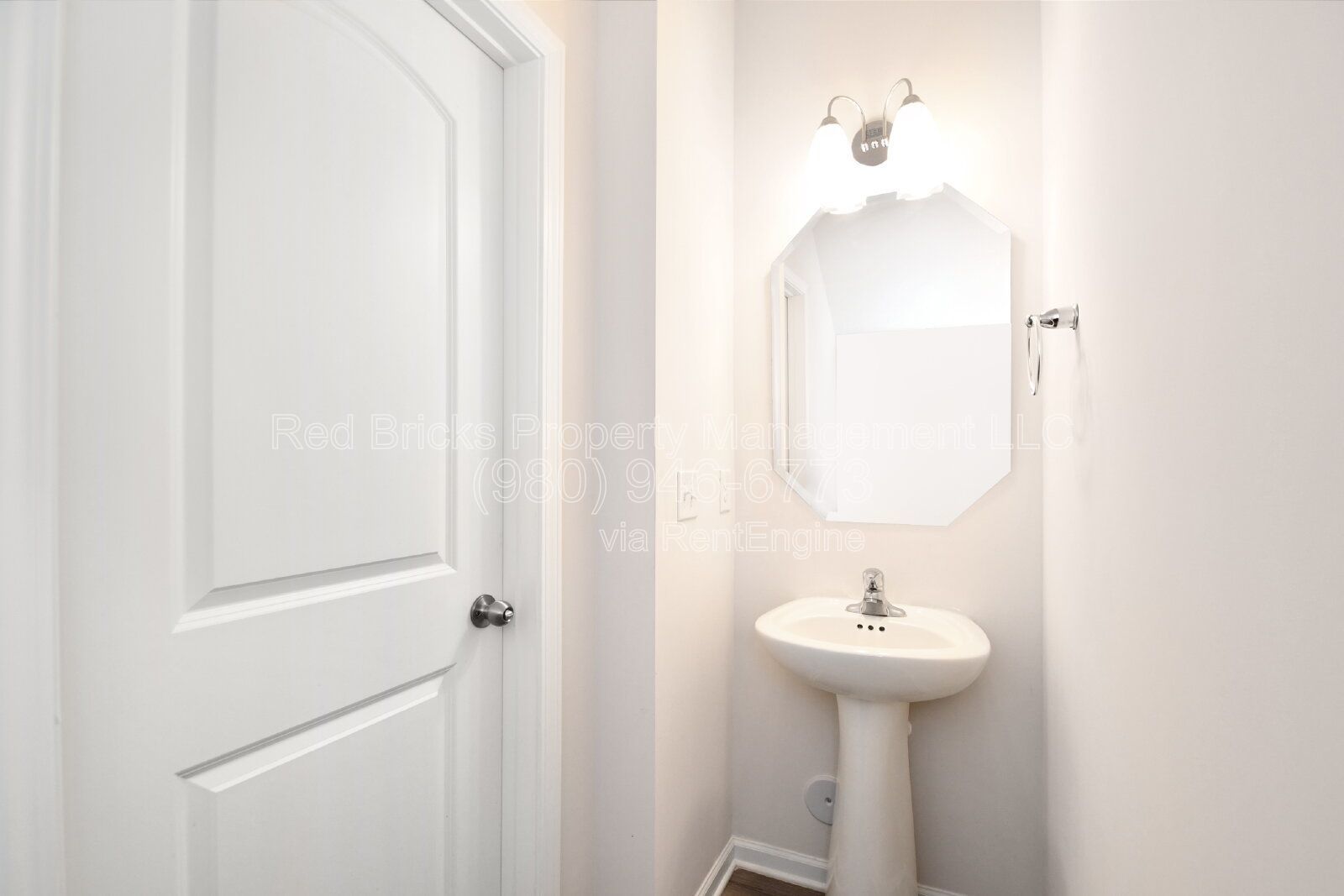 Like-New 2-Story Townhome Near UNCC – Prime Location & Modern Comfort! property image