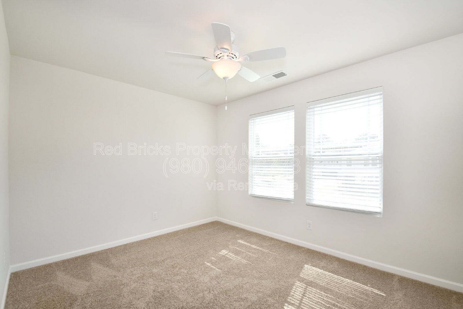 Like-New 2-Story Townhome Near UNCC – Prime Location & Modern Comfort! property image