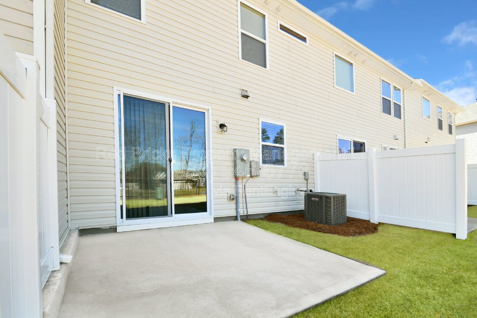 Like-New 2-Story Townhome Near UNCC – Prime Location & Modern Comfort! property image