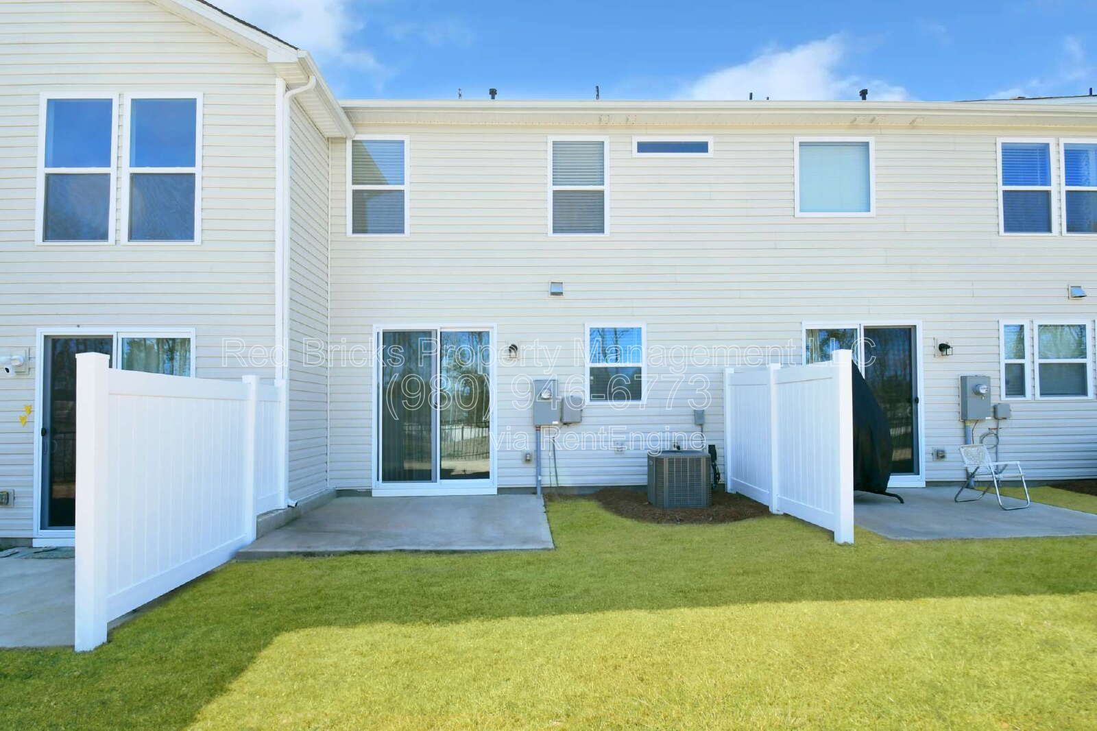 Like-New 2-Story Townhome Near UNCC – Prime Location & Modern Comfort! property image