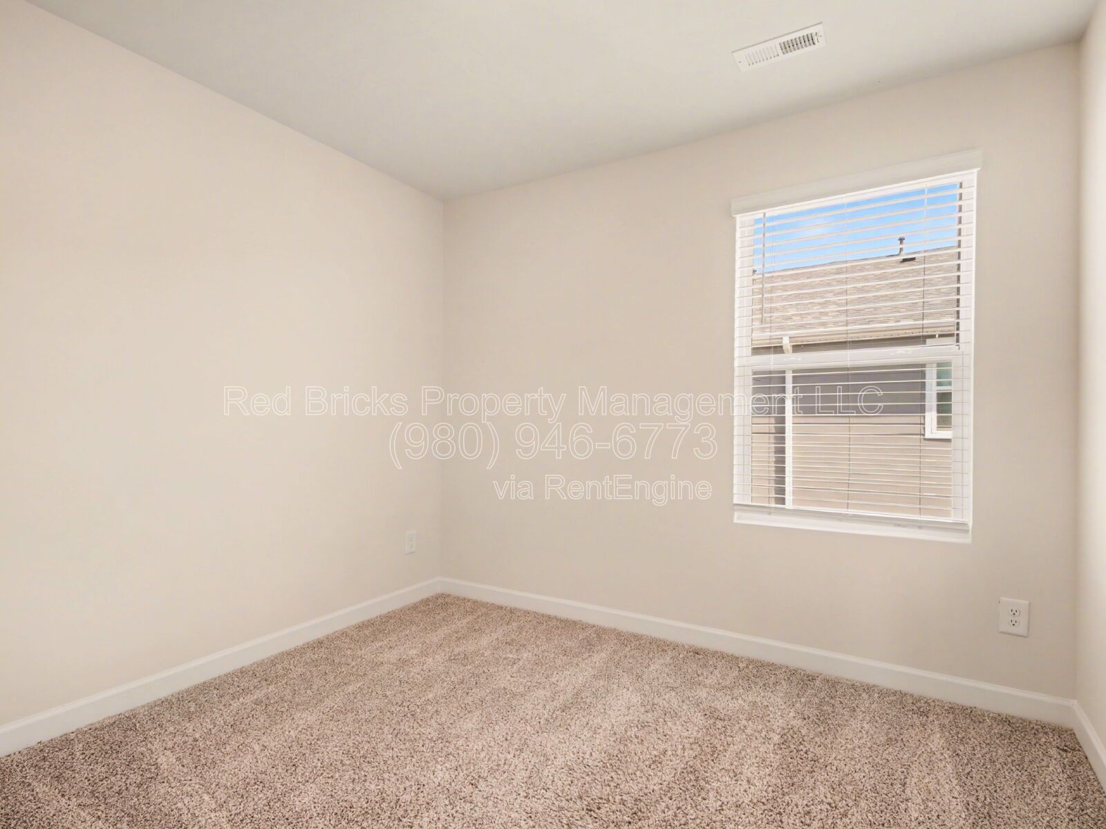Modern 4BR City Park Townhome with Garage & Deck – Move-In Ready! property image