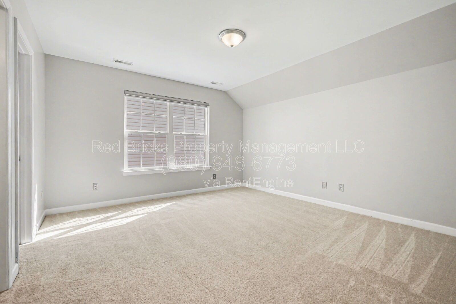 Spacious 5BR Highland Creek Home with Backyard Deck & Resort-Style Amenities – Available Now! property image