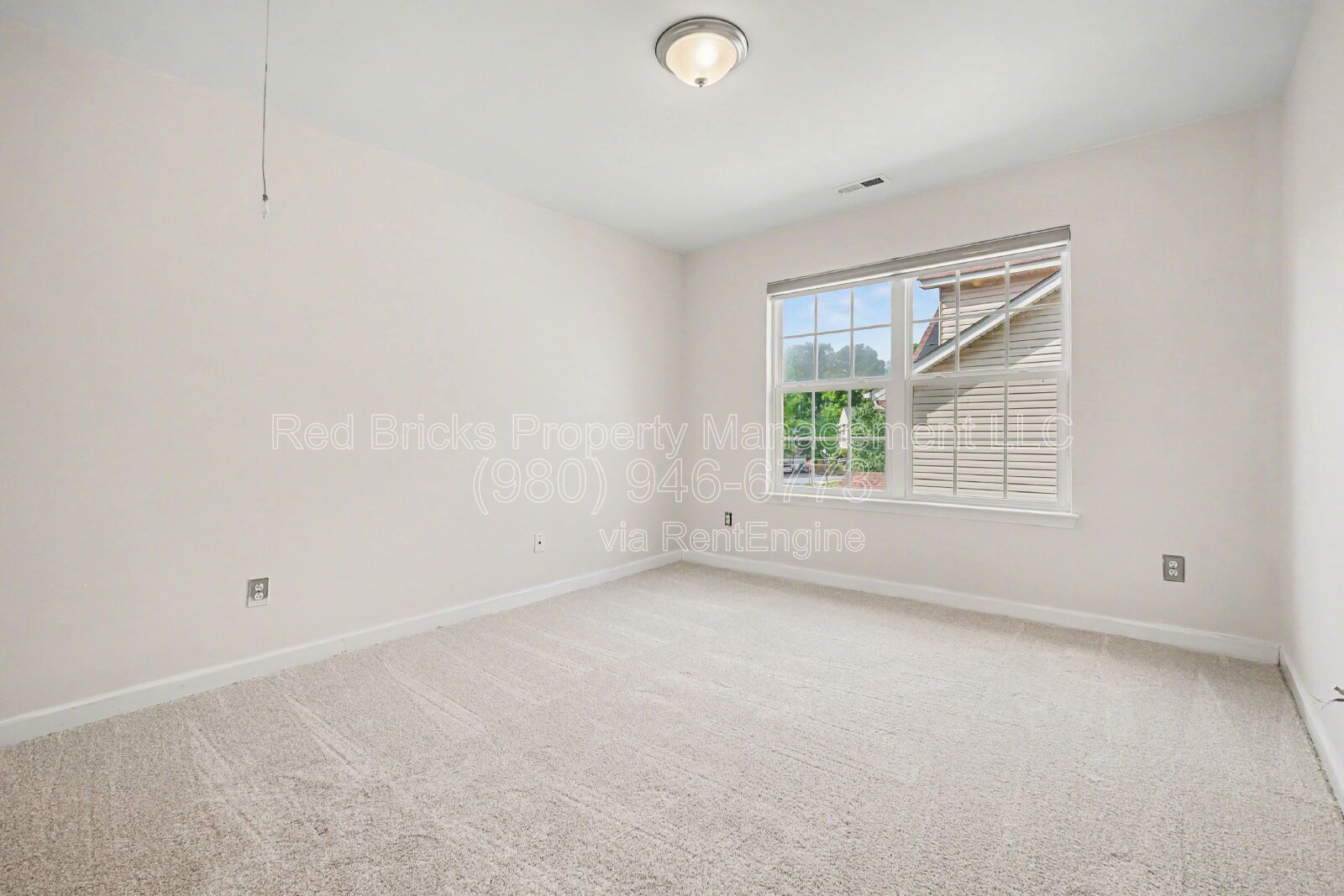 Spacious 5BR Highland Creek Home with Backyard Deck & Resort-Style Amenities – Available Now! property image