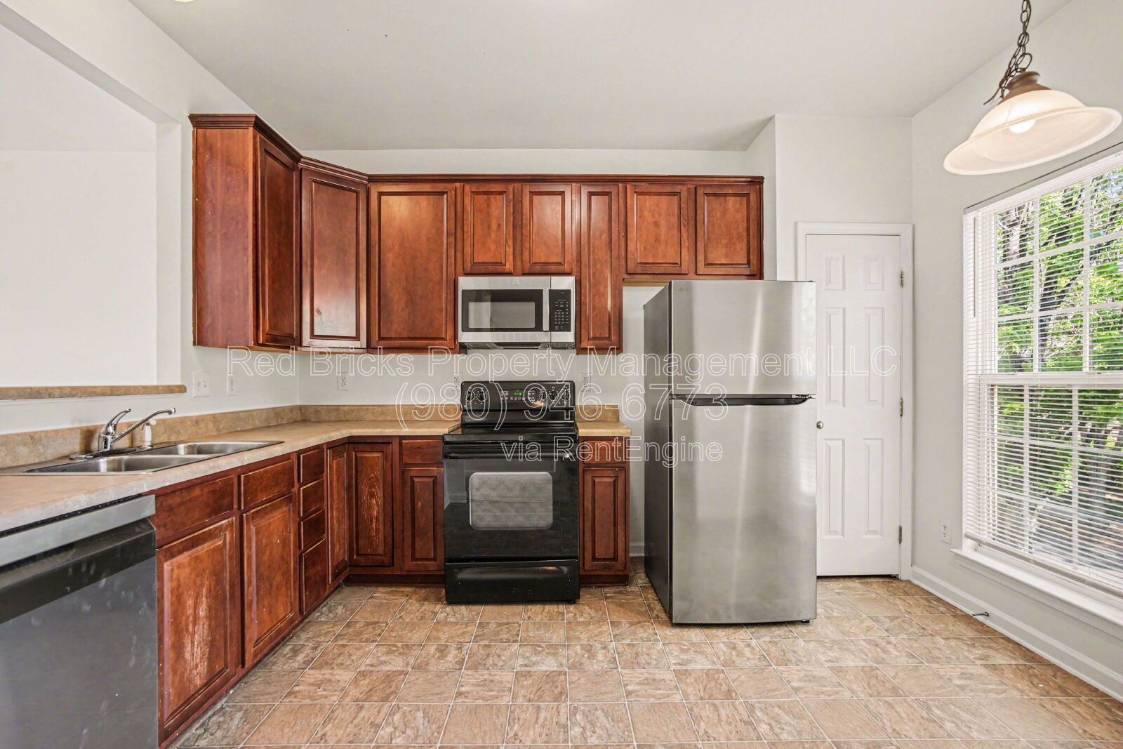 Stylish 3-Story Kingsley Townhome – Modern Upgrades & Move-In Ready! property image
