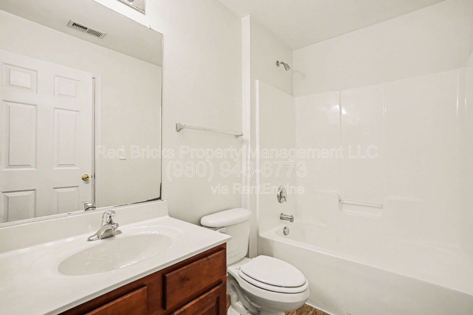 Stylish 3-Story Kingsley Townhome – Modern Upgrades & Move-In Ready! property image