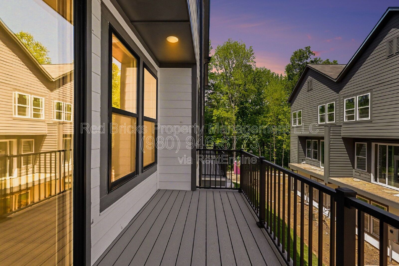 Like-New 4BR Townhome with Garage, Deck & Modern Finishes – Prime Location! property image