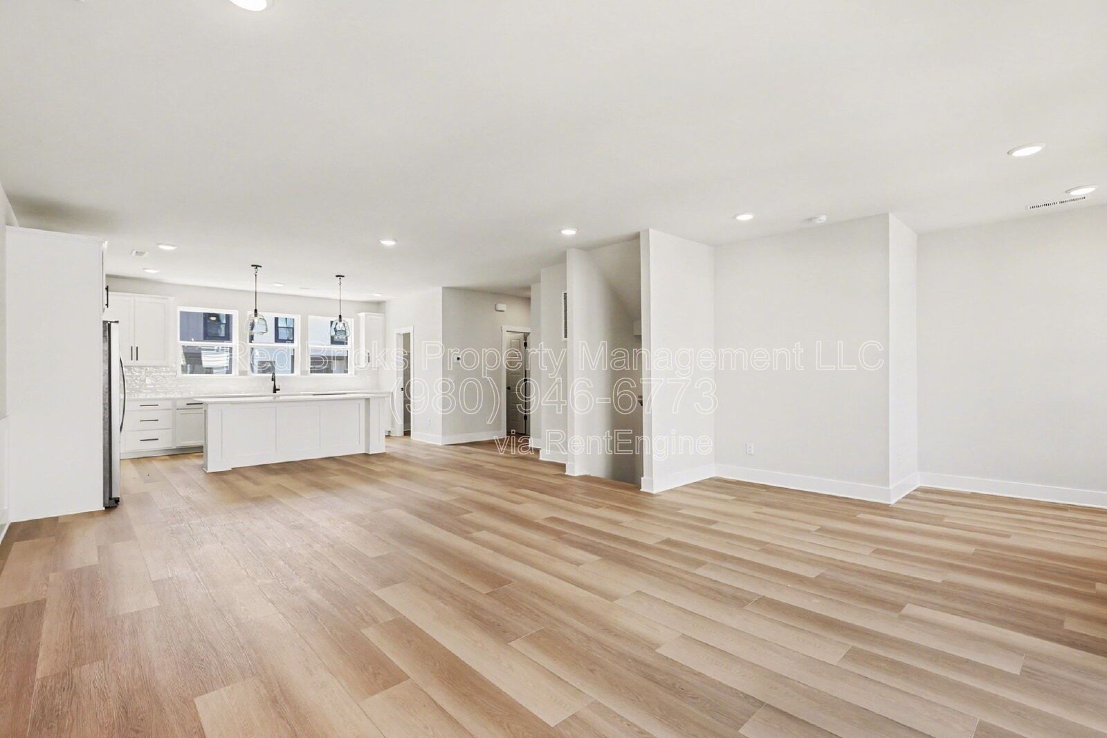 Like-New 4BR Townhome with Garage, Deck & Modern Finishes – Prime Location! property image
