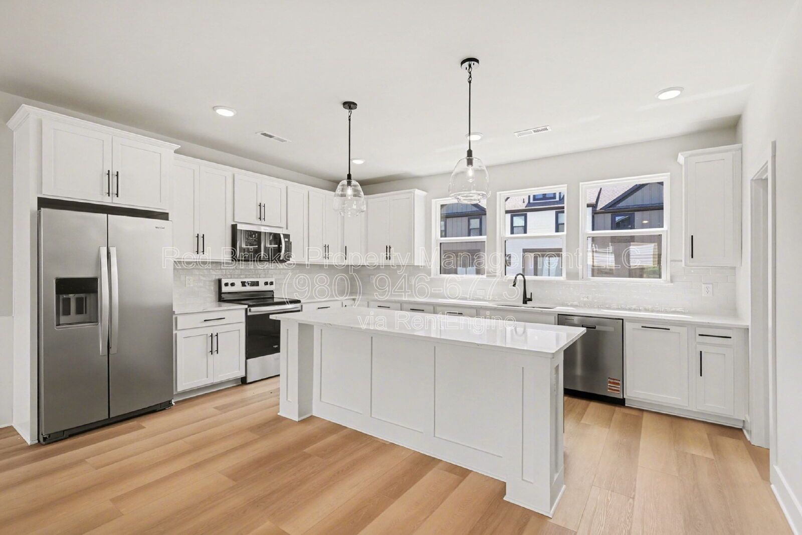 Like-New 4BR Townhome with Garage, Deck & Modern Finishes – Prime Location! property image
