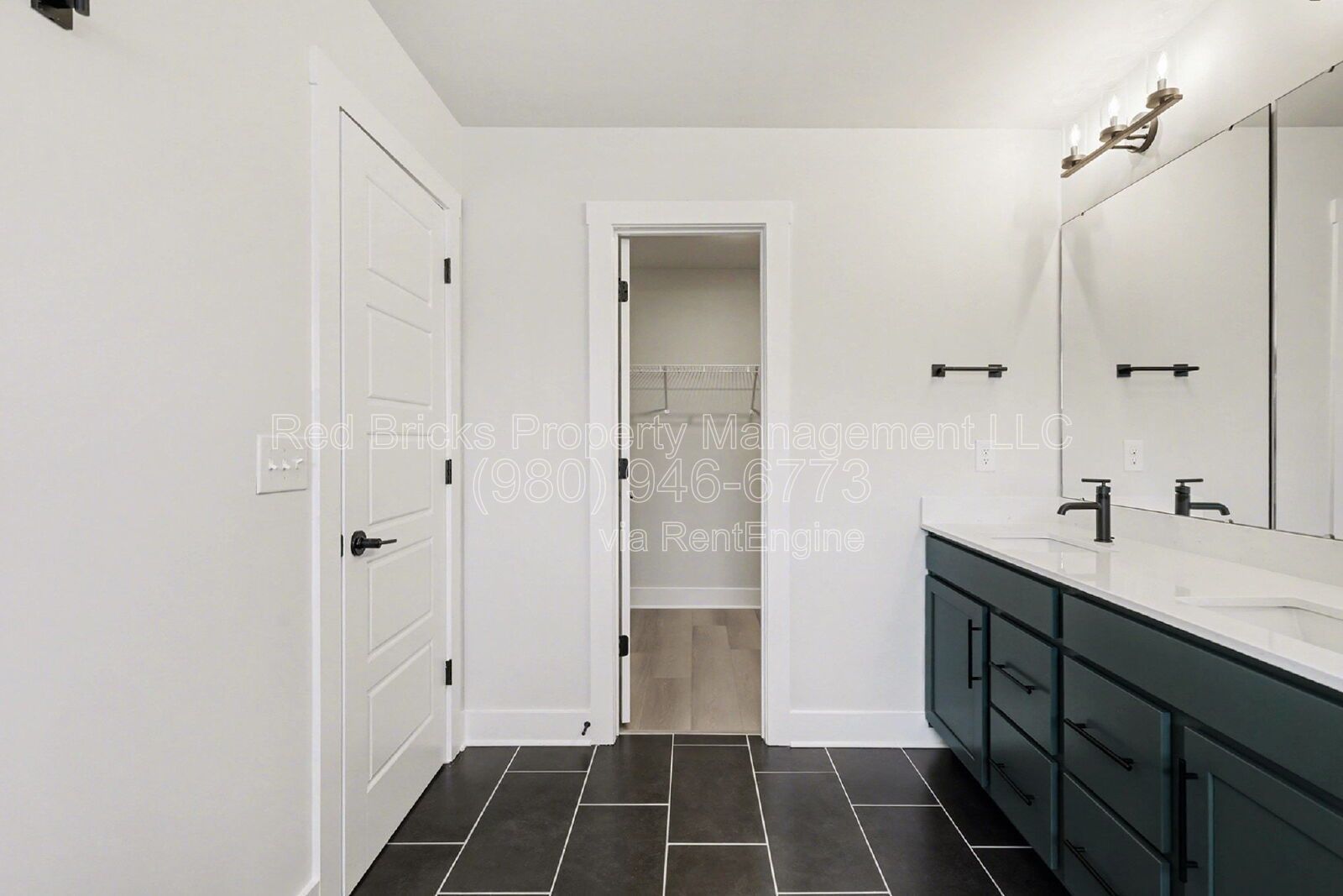 Like-New 4BR Townhome with Garage, Deck & Modern Finishes – Prime Location! property image