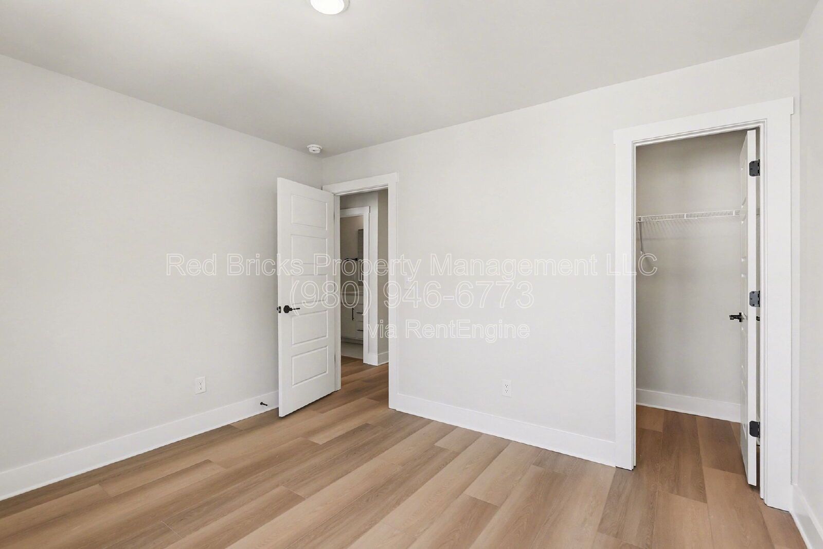 Like-New 4BR Townhome with Garage, Deck & Modern Finishes – Prime Location! property image