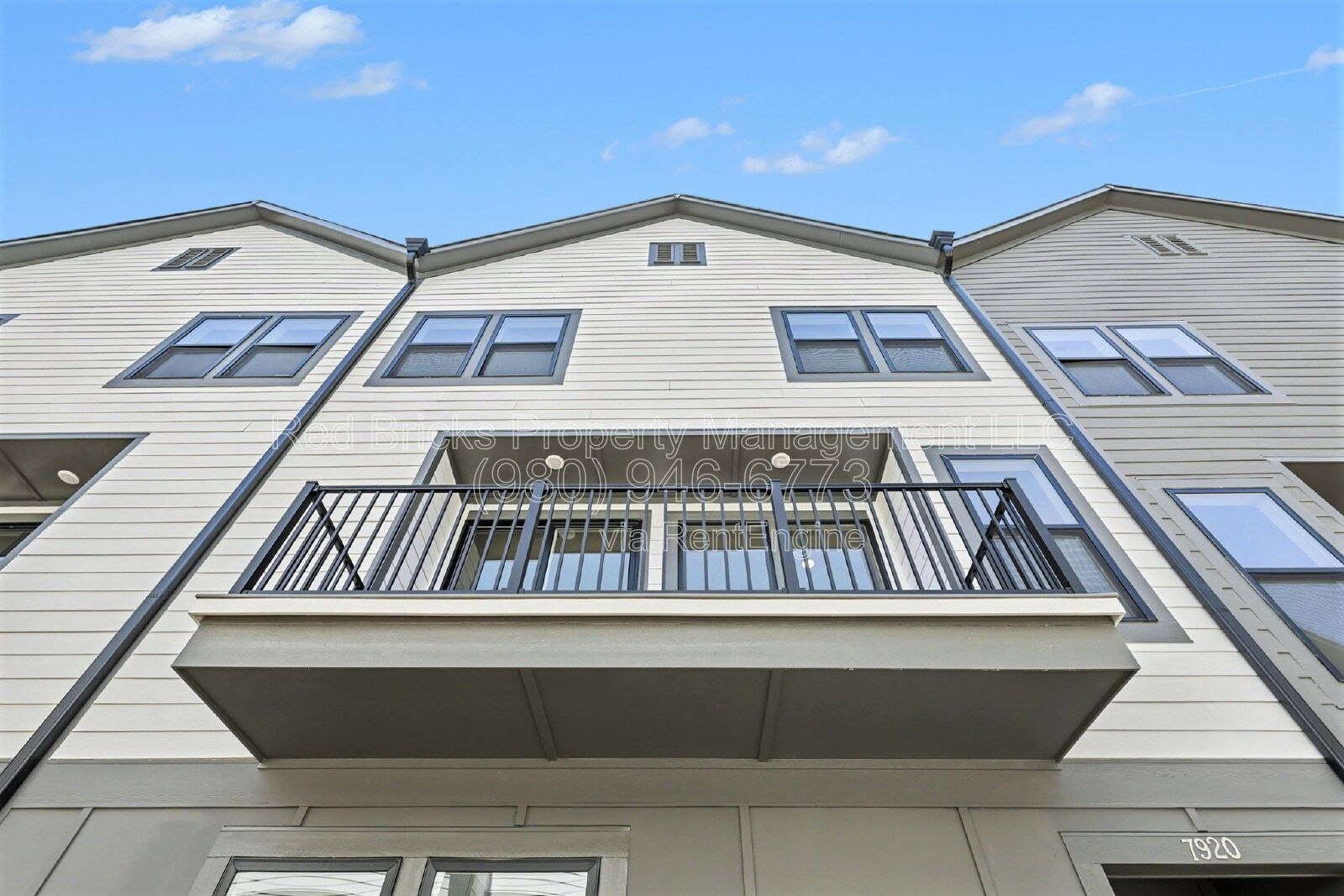 Like-New 4BR Townhome with Garage, Deck & Modern Finishes – Prime Location! property image