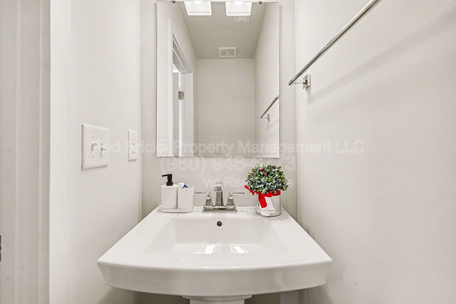 Modern 4BR Townhome with Garage & Deck – Available Now! property image